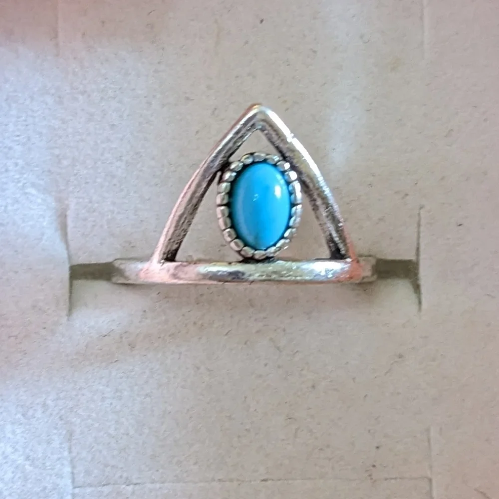 New Exaggerated Turquoise Colored Ring Vintage Style size 5, T2B1F